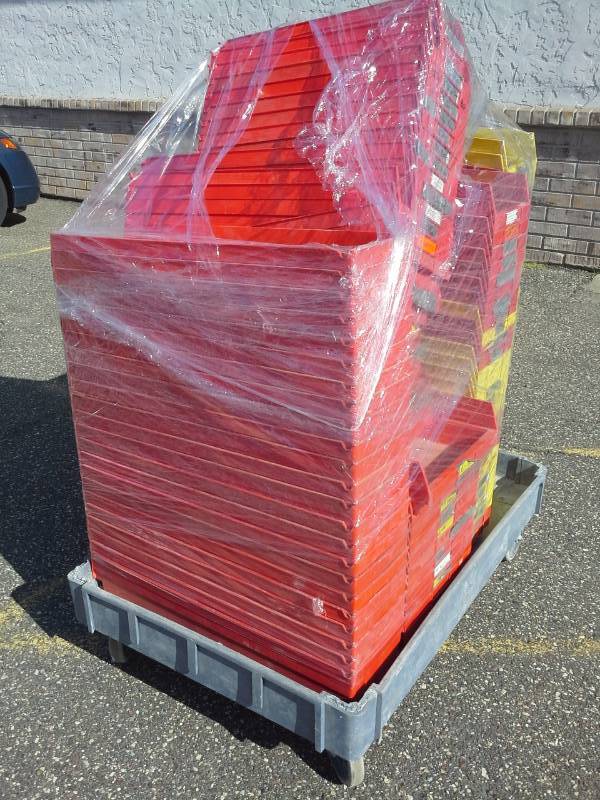 lot 116 image: Plastic Organizer Bins