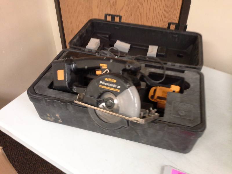 lot 119 image: Panasonic 15.6VDC Metal Cutter EY3530, Battery, Charger, Case