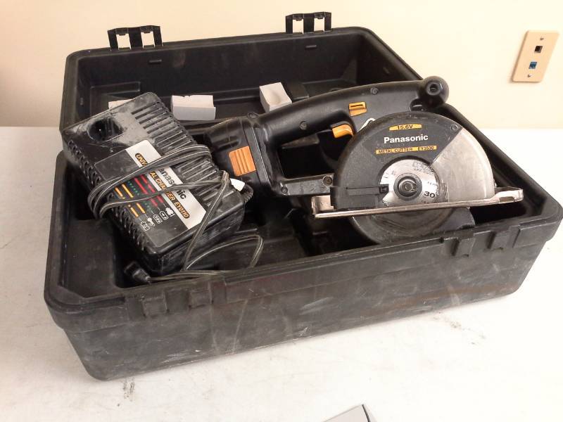 lot 120 image: Panasonic 15.6VDC Metal Cutter EY3530, Battery, Charger, Case