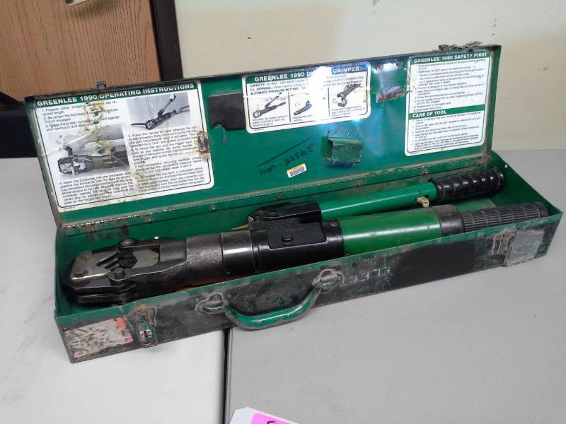 lot 124 image: Greenlee 1990 Dieless Crimping Tool, Case