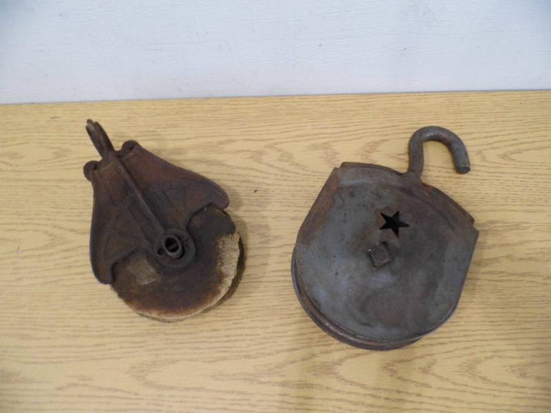 Lot of 2 Pulleys