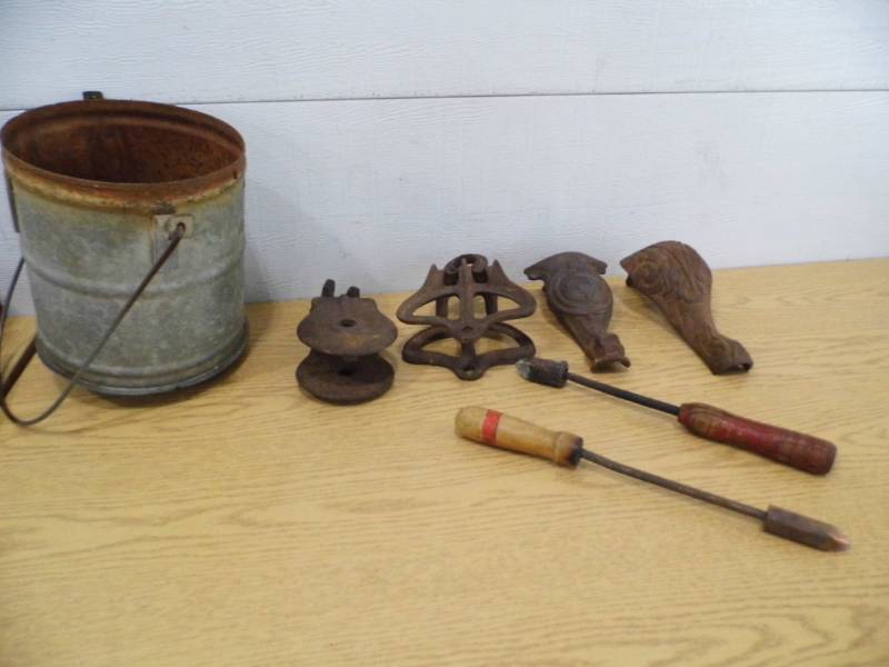 Cast Iron - Legs - Pulleys - Chicken Feeder
