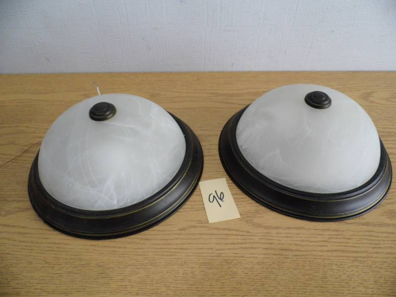 2 Light Fixtures