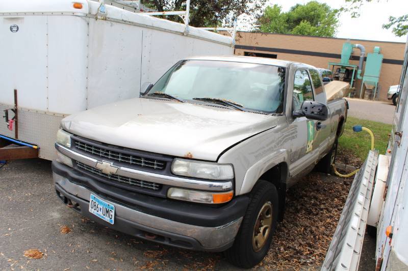 2000 Chevrolet Silverado 2500 4 Door Extended Cab Pickup Truck