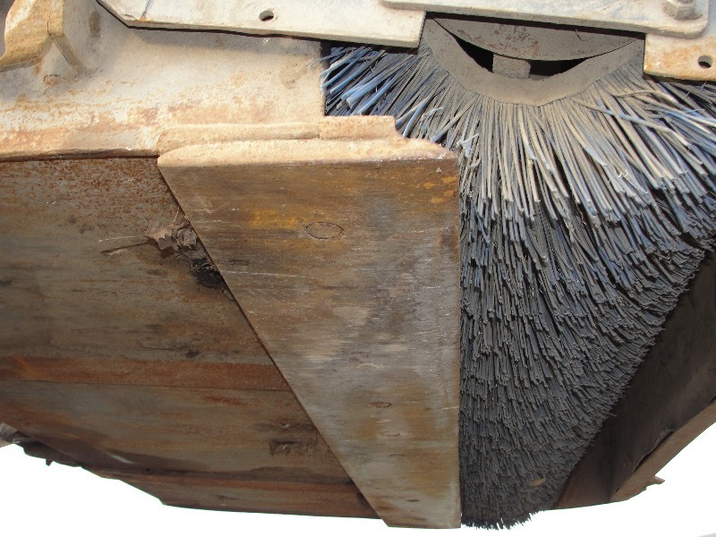 72  VIRNIG BUCKET BROOM