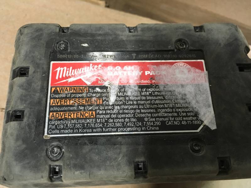 lot 43 image: Milwaukee 48-11-1890 M18 REDLITHIUM HIGH DEMAND 18V 9.0 Ah Lithium-Ion Battery Pack USED
