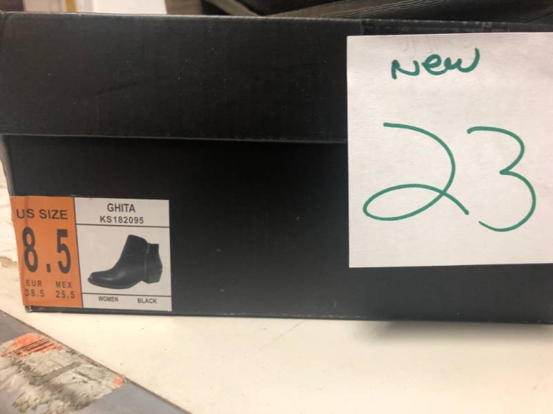 lot 23 image: Kensie Womens Leather Ghita Short Ankle Boots  SZ 8.5