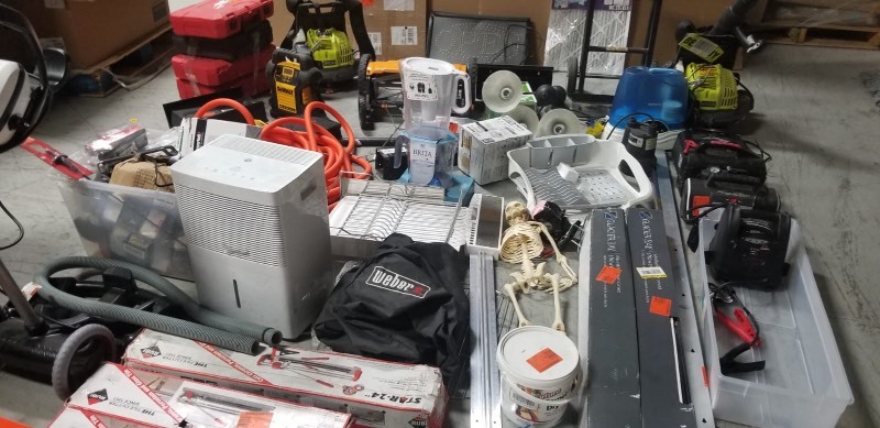 lot 166 image: Assorted salvage items some missing pcs some in need of repair review pictures
