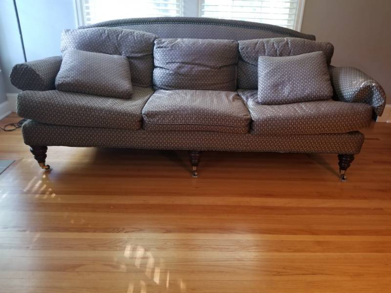lot 8 image: Beautiful Designer Sofa From Lillian August