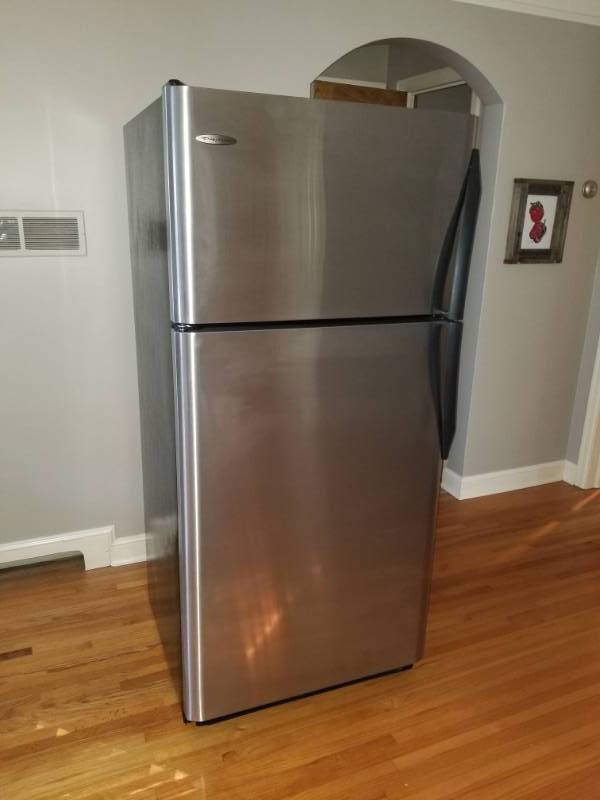 lot 6 image: Fridgedaire Refrigerator