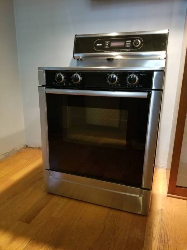 Bosch Stand Alone Range 700 Series Stainless SteelHES7052U