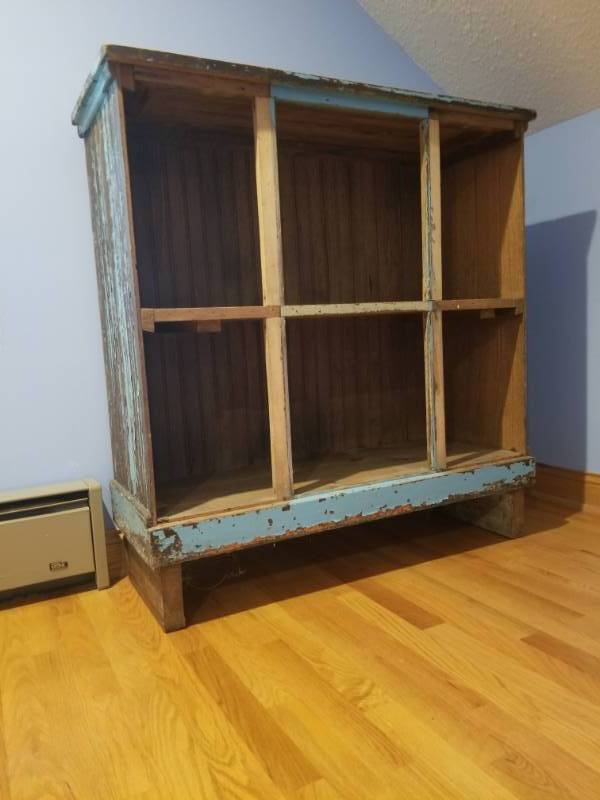 lot 29 image: Charming Rustic Vintage Cabinet