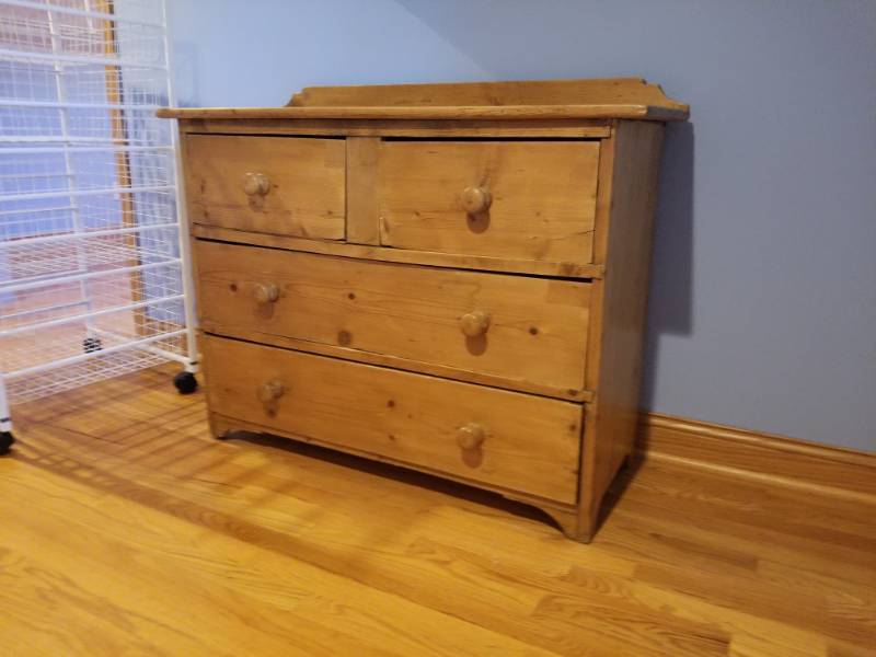 lot 14 image: Vintage Arts & Crafts Dresser