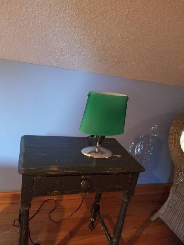 lot 59 image: Cool Frosted Green Table Lamp