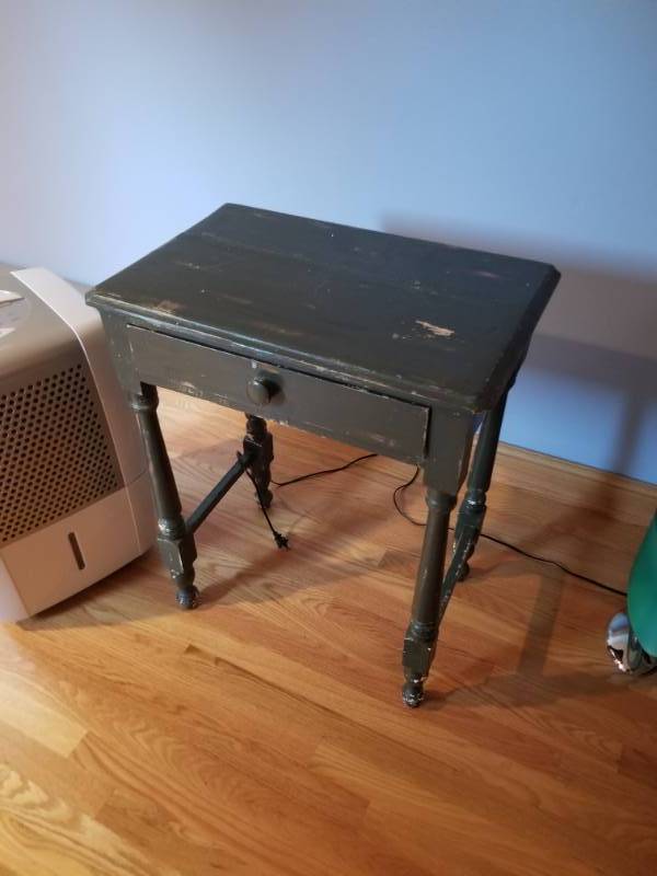 lot 33 image: Vintage Rustic Side Table