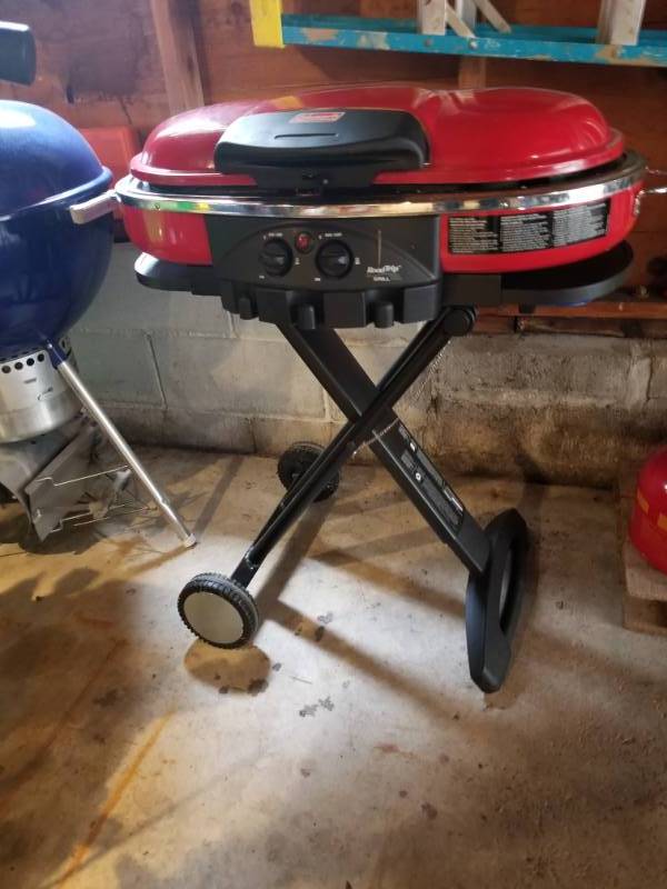 lot 22 image: Coleman Roadtrip LXE Portable Propane Grill