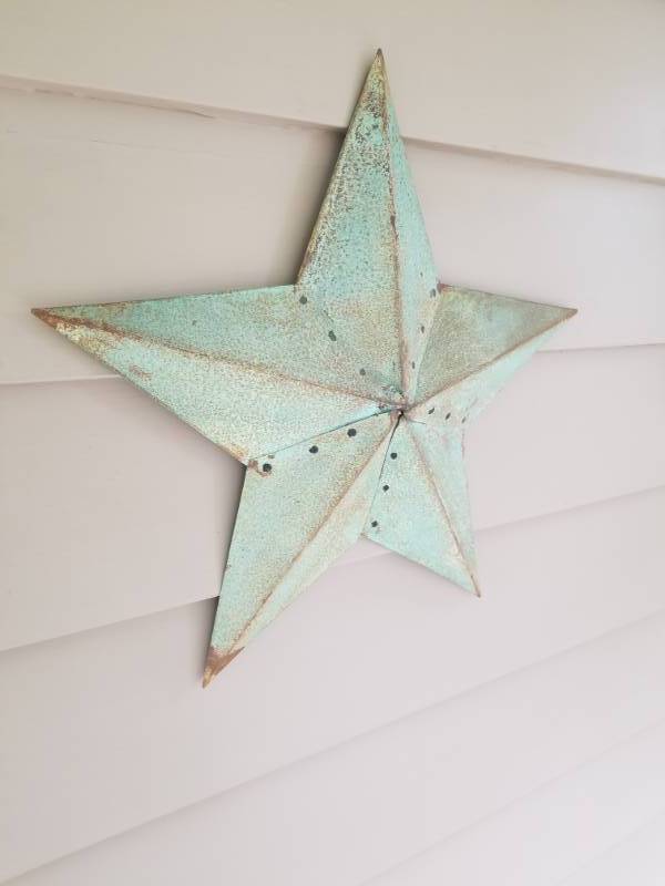 lot 69 image: Fun Rustic Decorative Stars