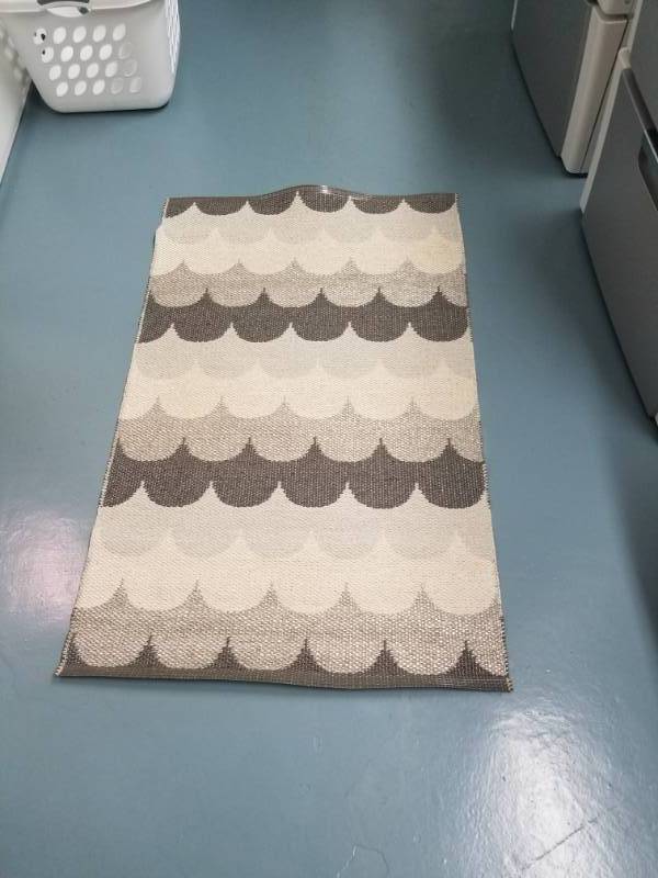 lot 81 image: Collection of Blankets, Linens and Floor Mats