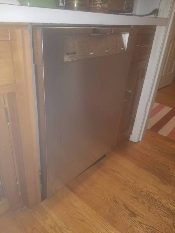 lot 4 image: Miele Inspira Series G1150 Dishwasher