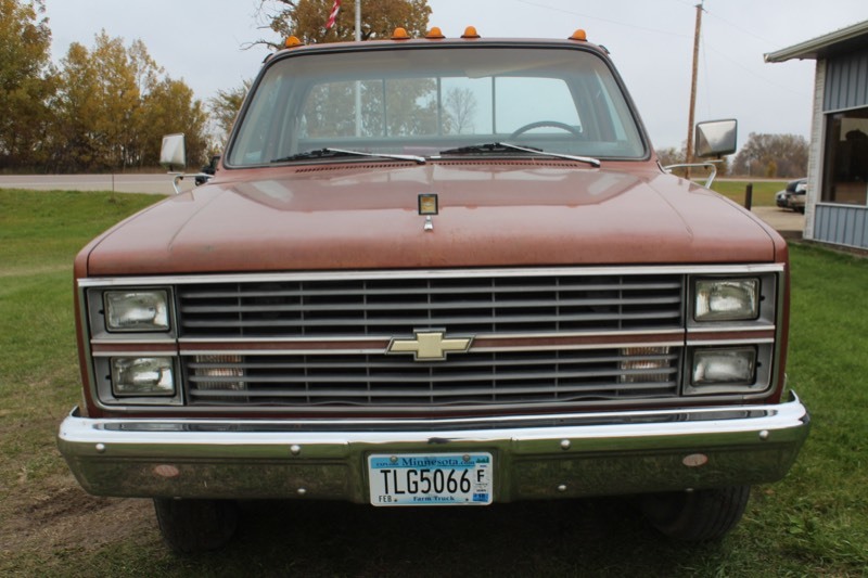 lot 4363 image: 1983 Chevrolet C30 Silverado Dually - 454ci V8 Automatic -