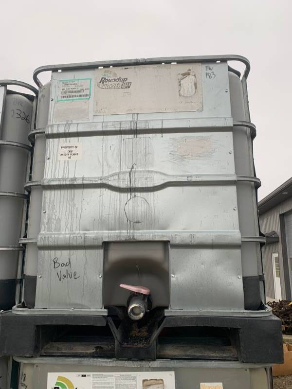 Heavy Duty 265 Gallon Liquid Storage Tank  Reinforced metal cage  Forklift compatible on all sides.