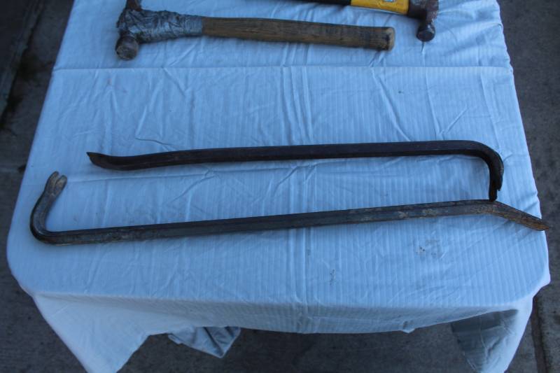 lot 233 image: Lot of (2) 24in. Crowbars