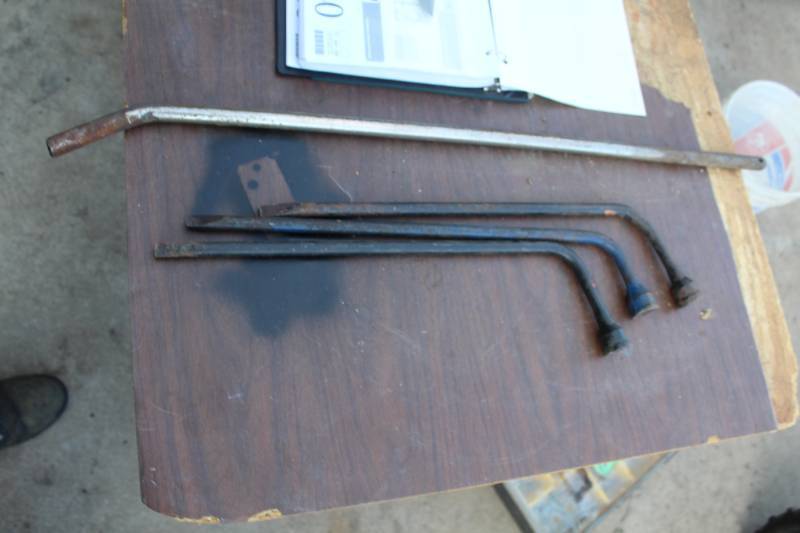 lot 240 image: Lot of (4) Tire Wrench, Prybar