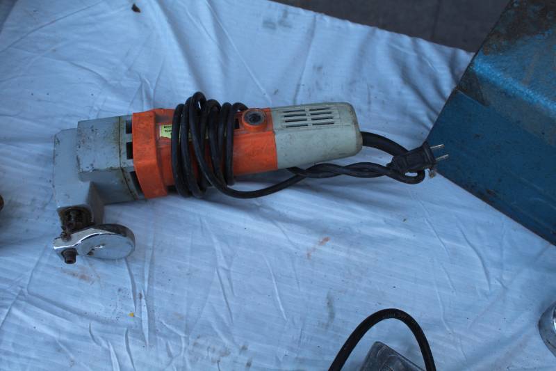lot 248 image: Chicago Electric Power Tools Sheet Metal Cutter 92148