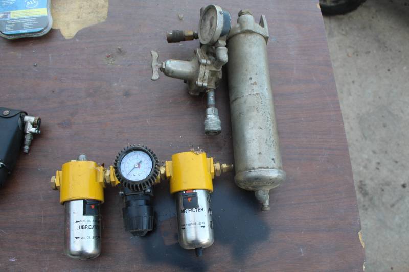 lot 252 image: Lot of (2) Pneumatic Valve and Filter Accessories