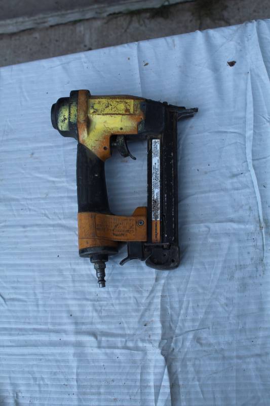 lot 255 image: Pneumatic Nail Gun