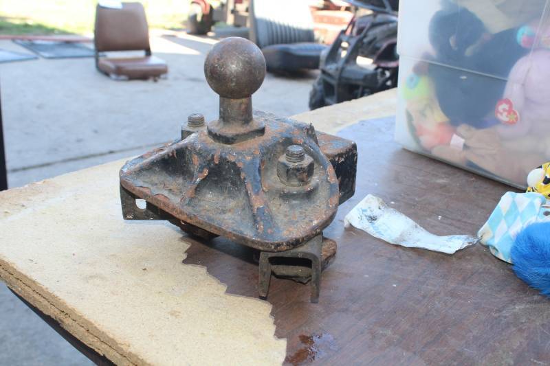 lot 274 image: Commercial Hitch Assembly