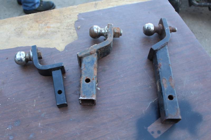 lot 277 image: Lot of (3) Hitch Assemblies