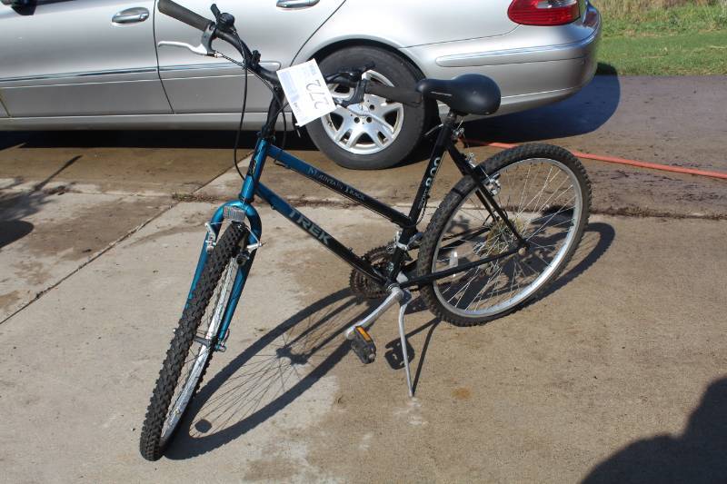 lot 272 image: Trek Mountain Track 800 Sport  10-speed  24-inch Trail Bike