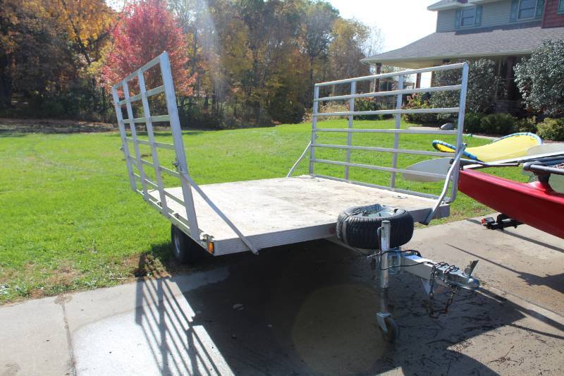 lot 207 image: Single Axle Trailer with Metal Rail Fold Down Sides