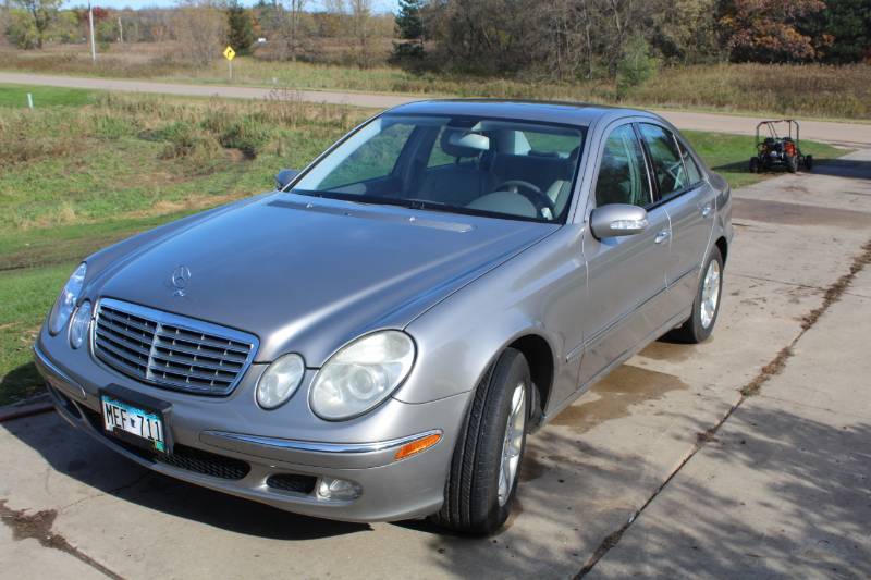 lot 205 image: 2004 Mercedes-Benz E-Class E320 4Matic 4-Door Sedan