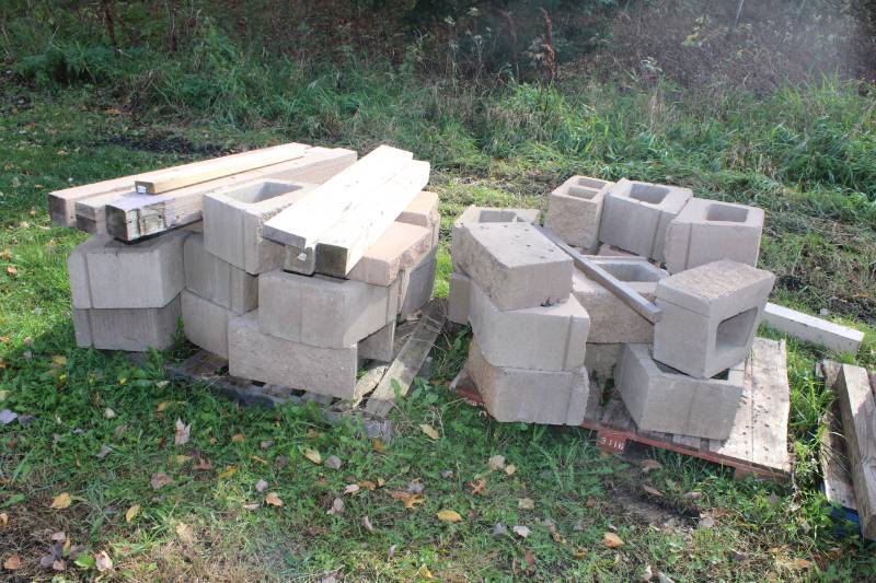 lot 216 image: Lot of (Approximately 25) Concrete Blocks