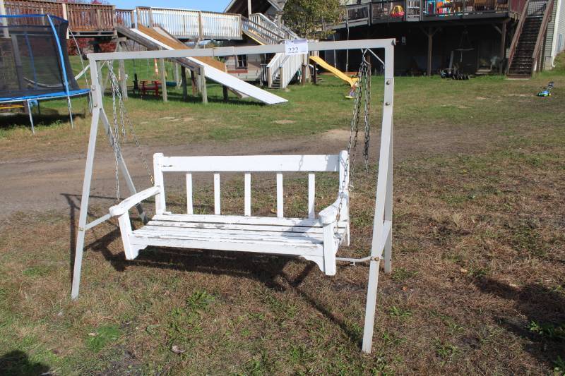 lot 222 image: Self Standing Metal Frame Wood Bench Swing