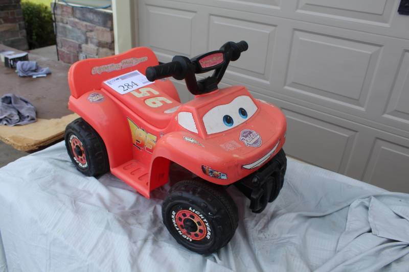 lightning mcqueen pedal car