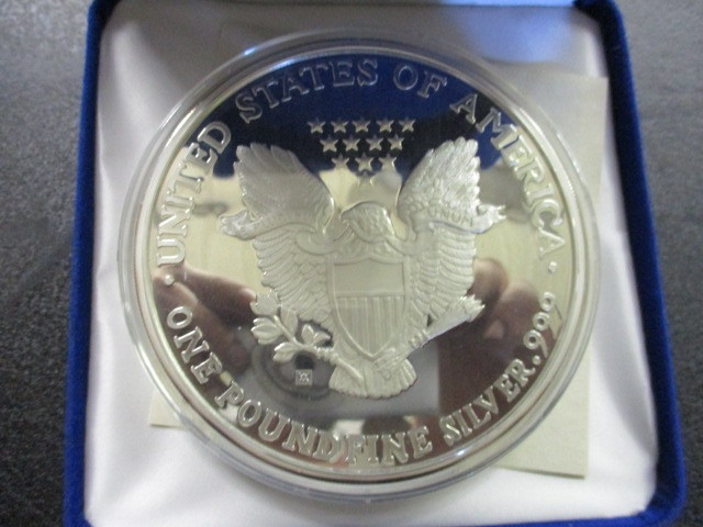 lot 9 image: Washington Mint 1998 Giant One Pound (16oz) Silver Eagle wCOA. .999 Pure Silver