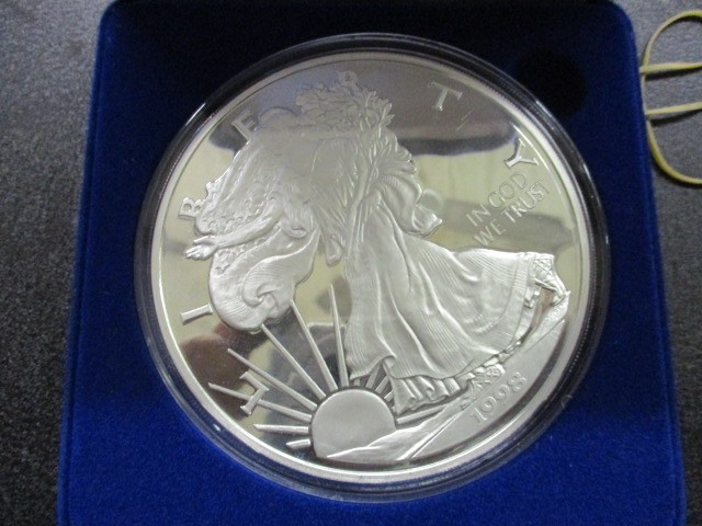 lot 10 image: Washington Mint 1998 Giant One Pound(16oz) Silver Eagle wCOA. .999 Pure Silver