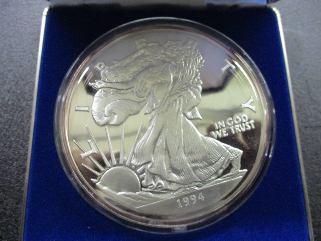 lot 11 image: Washington Mint 1998 Giant Half Pound (8oz) Silver Eagle wCOA. .999 Pure Silver