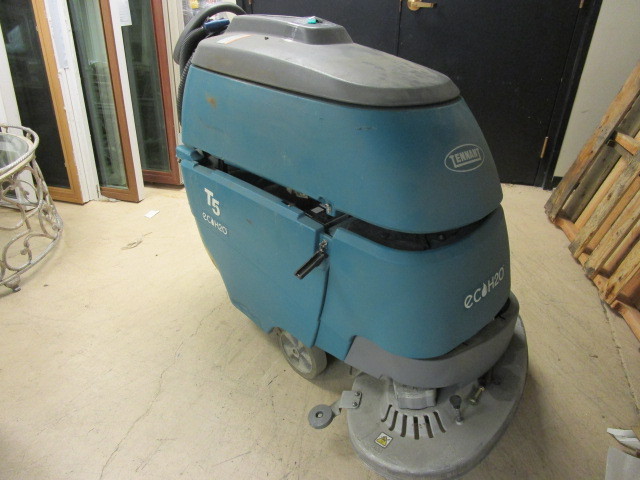 TENANT FLOOR SCRUBBER FOR PARTS