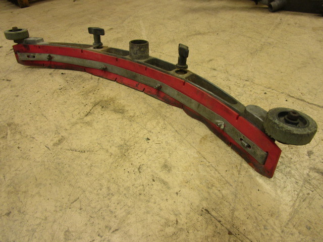 FLOOR CLEANING MACHINE SQUEEGEE COMPONENT
