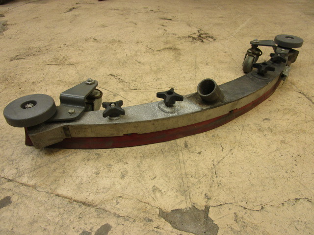FLOOR CLEANING MACHINE SQUEEGEE COMPONENT