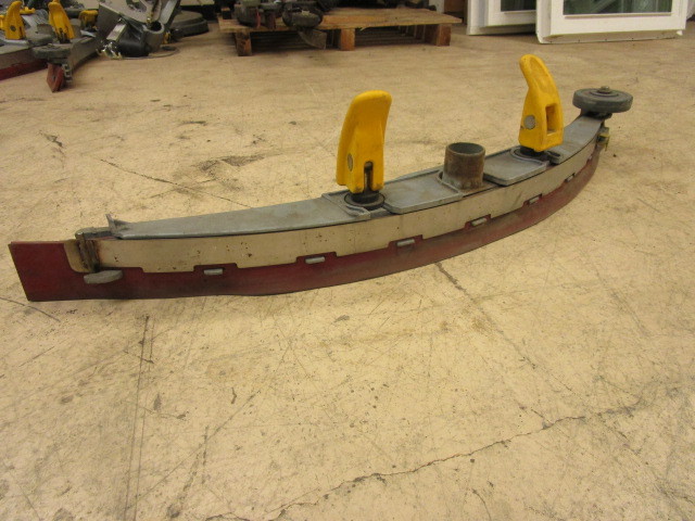FLOOR CLEANING MACHINE SQUEEGEE COMPONENT