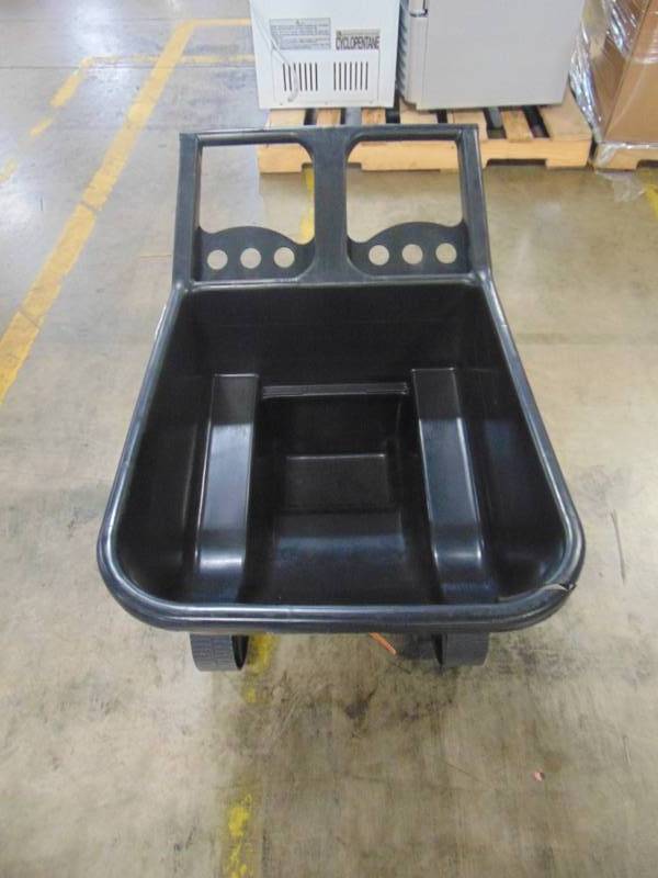 lot 2 image: Smart Garden 4.5-cu ft Poly Yard Cart SLC450