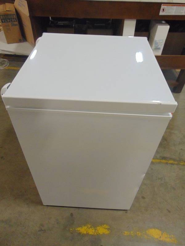 lot 3 image: PREMIUM-3-5-cu-ft-Chest-Freezer-in-White-PFR35600H