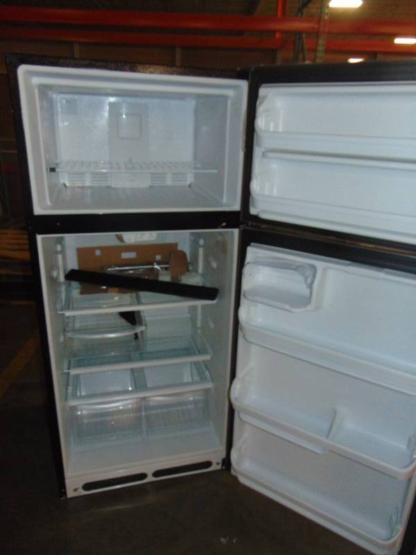 lot 22 image: Frigidaire 18-cu ft Top-Freezer Refrigerator (EasyCare Stainless Steel) LFTR1821TF