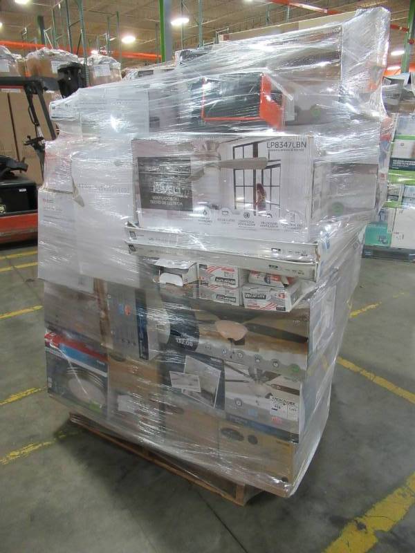 lot 305 image: WHOLESALE MIXED PALLET OF RETURNS - CEILING FANS AND LIGHTING
