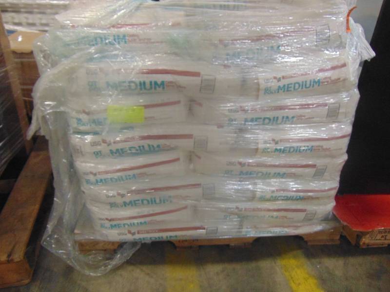 lot 18 image: Entire Pallet - Sheetrock 40 lb. QT Medium Poly Ceiling Spray Texture Bag  540795032